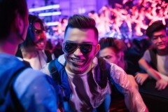 S15小组赛G2翻盘BLG，Doinb直播复盘直指BLG失利关键问题：中期决策失误致胜局逆转